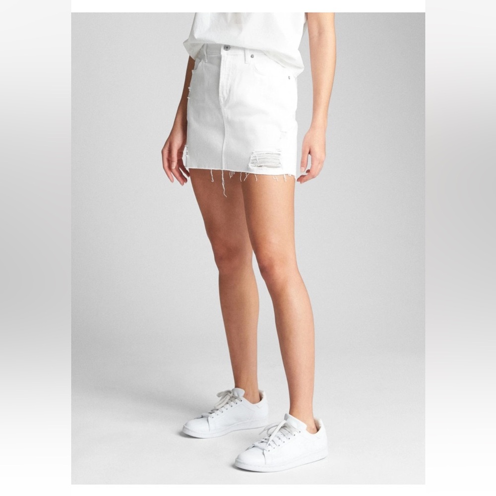 GAP White Denim Distressed Stretchy Mini Skirt Size 30R